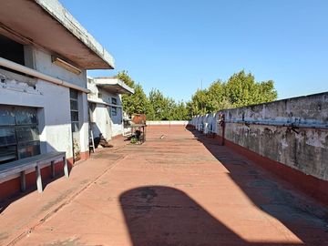 VENTA Depósito/ Galpón en Mataderos + 1300m2 cub