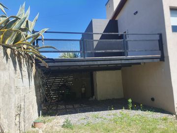 VENTA CASA 4 DORMITORIOS  V. GIARDINO APTO CREDITO