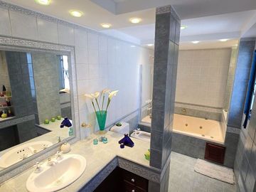 VENTA TRIPLEX 4 AMBIENTES SAAVEDRA COCHERA