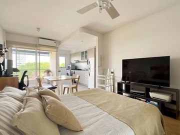 VENTA MONOAMBIENTE CON BALCON EN BALVANERA