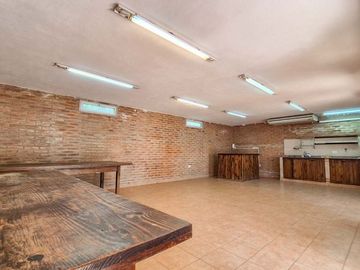 VENDO CASA 3 DORM. C/PILETA Bº CRISOL