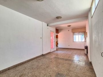 VENDO CASA 3 DORM. C/PILETA Bº CRISOL