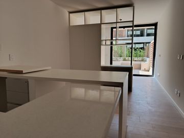LOFT CON PATIO EN PICHINCHA APTO PROFESIONAL