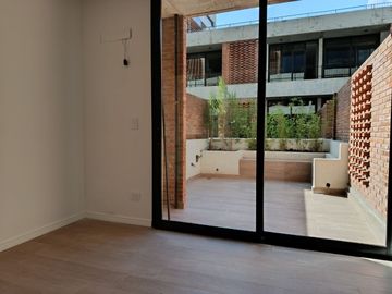 LOFT CON PATIO EN PICHINCHA APTO PROFESIONAL