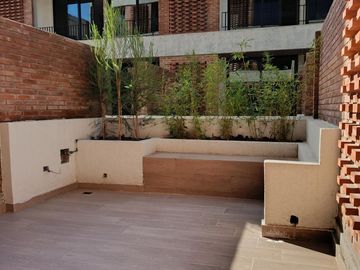 LOFT CON PATIO EN PICHINCHA APTO PROFESIONAL
