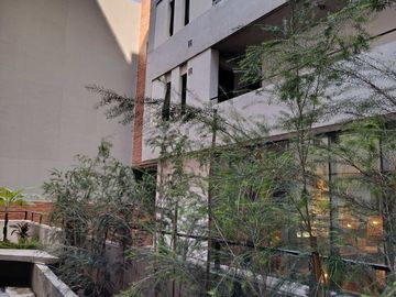 LOFT CON PATIO EN PICHINCHA APTO PROFESIONAL