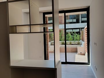 LOFT CON PATIO EN PICHINCHA APTO PROFESIONAL