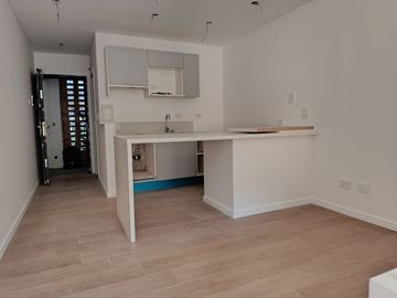 LOFT CON PATIO EN PICHINCHA APTO PROFESIONAL