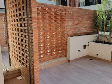 LOFT CON PATIO EN PICHINCHA APTO PROFESIONAL
