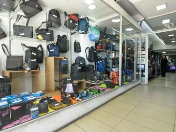 Venta local en Liniers Av.Rivadavia 2 plantas