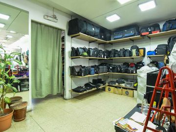 Venta local en Liniers Av.Rivadavia 2 plantas
