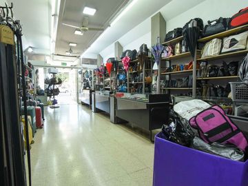 Venta local en Liniers Av.Rivadavia 2 plantas