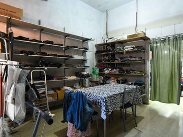 Venta local en Liniers Av.Rivadavia 2 plantas