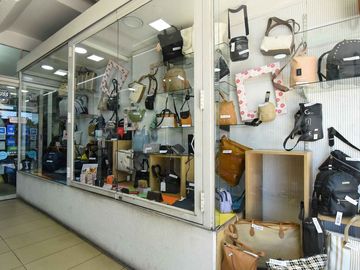 Venta local en Liniers Av.Rivadavia 2 plantas
