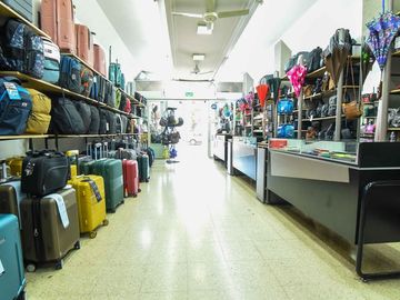 Venta local en Liniers Av.Rivadavia 2 plantas