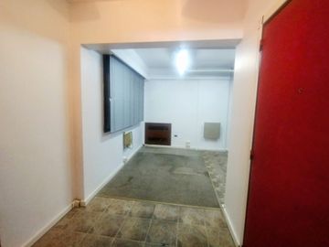 ALQUILER OFICINA CON ESP. GUARDA COCHE MICROCENTRO