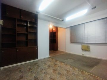 ALQUILER OFICINA CON ESP. GUARDA COCHE MICROCENTRO