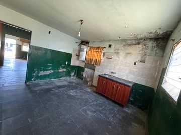 Casa en Almirante Brown 1541