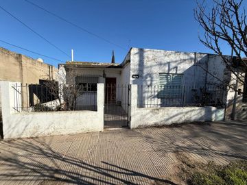 Casa en Almirante Brown 1541