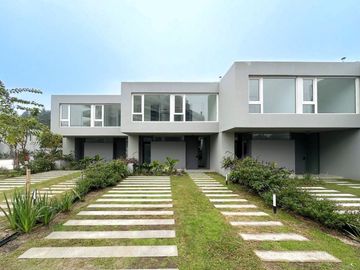 VENTA TOWNHOUSE 5 AMBIENTES EN LUCIERNAGA PILAR