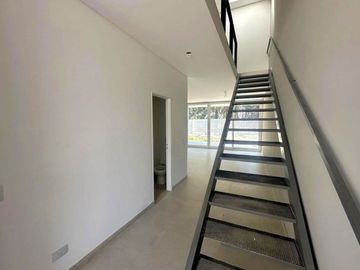 VENTA TOWNHOUSE 5 AMBIENTES EN LUCIERNAGA PILAR