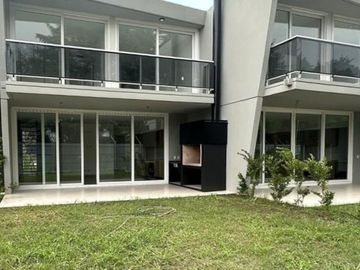 VENTA TOWNHOUSE 5 AMBIENTES EN LUCIERNAGA PILAR