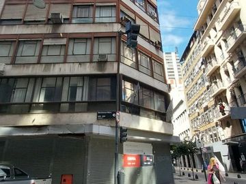 VENTA OFICINA AMOBLADA - MICROCENTRO - OPORTUNIDAD