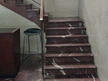 VENTA OFICINA AMOBLADA - MICROCENTRO - OPORTUNIDAD
