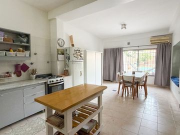 CASA 5 AMBIENTES BOULOGNE PILETA - PERMUTA