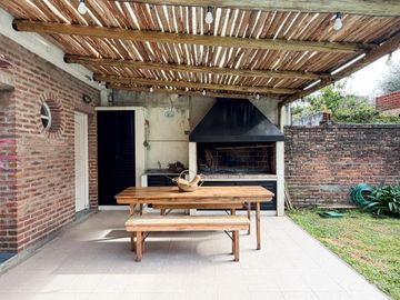CASA 5 AMBIENTES BOULOGNE PILETA - PERMUTA