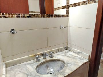 Venta casa 5 ambientes cochera patio Constitucion