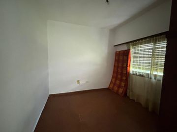 VENTA CASA 4 AMB CON JARDIN,  QUINCHO Y COCHERAS
