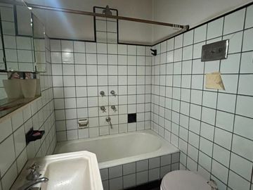 VENTA CASA 4 AMB CON JARDIN,  QUINCHO Y COCHERAS