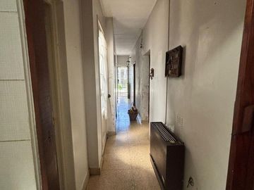 VENTA CASA 4 AMB CON JARDIN,  QUINCHO Y COCHERAS