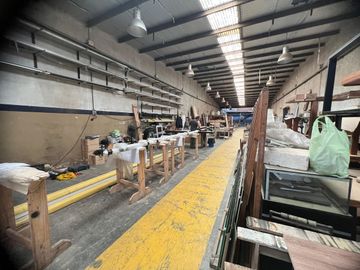 GALPON EN VENTA CON OFICINAS EN AVELLANEDA