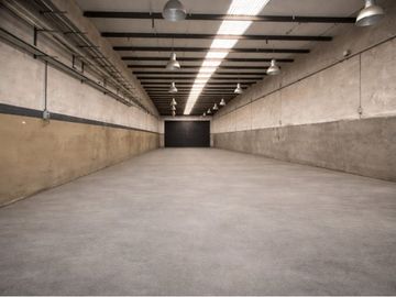 GALPON EN VENTA CON OFICINAS EN AVELLANEDA