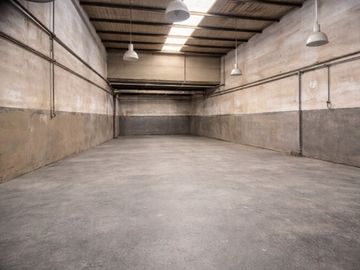 GALPON EN VENTA CON OFICINAS EN AVELLANEDA