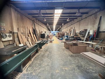 GALPON EN VENTA CON OFICINAS EN AVELLANEDA