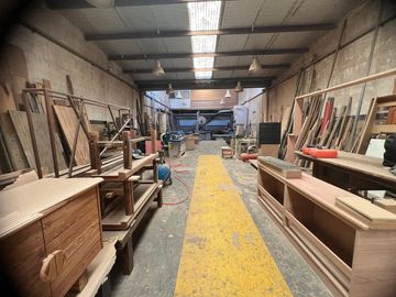 GALPON EN VENTA CON OFICINAS EN AVELLANEDA