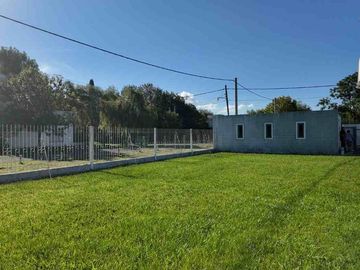 SE VENDE CASA 3 DORMITORIOS LOTE 900M2 (ARBILLA 2)