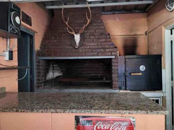 SE VENDE CASA 3 DORMITORIOS LOTE 900M2 (ARBILLA 2)