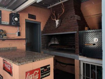 SE VENDE CASA 3 DORMITORIOS LOTE 900M2 (ARBILLA 2)