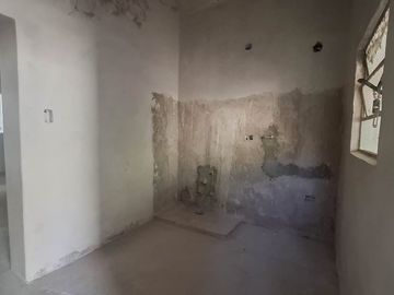 VENTA CASA 2 DORMITORIOS FISHERTON A RECICLAR