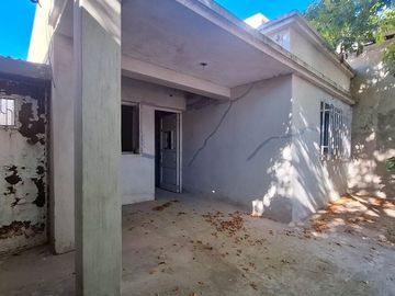 VENTA CASA 2 DORMITORIOS FISHERTON A RECICLAR
