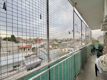 DEPTO 4 AMB EN VENTA CON DEPEND ILUMINADO AL FRENT
