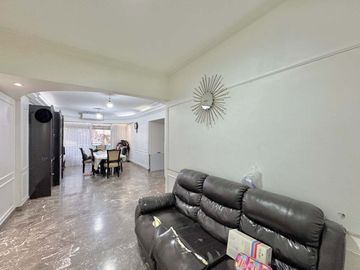 DEPTO 4 AMB EN VENTA CON DEPEND ILUMINADO AL FRENT