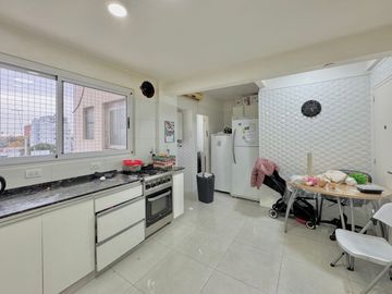 DEPTO 4 AMB EN VENTA CON DEPEND ILUMINADO AL FRENT