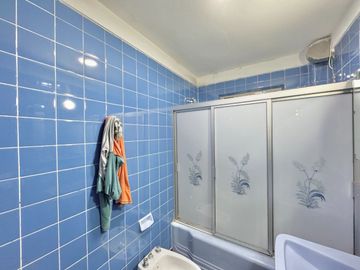 DEPTO 4 AMB EN VENTA CON DEPEND ILUMINADO AL FRENT