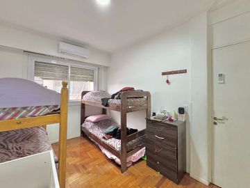 DEPTO 4 AMB EN VENTA CON DEPEND ILUMINADO AL FRENT