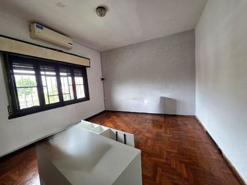 LOTE CON 5 DPTOS Y FONDO LIBRE.IDEAL INVERSOR